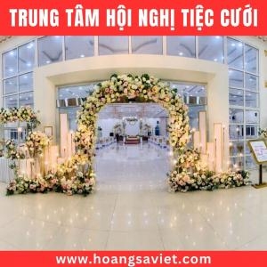 So Sánh Trung Tâm Hội Nghị Và Nhà Hàng Tổ Chức Tiệc Cưới