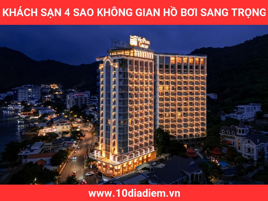 Khách Sạn 4 Sao Không gian hồ bơi sang trọng Khách Sạn 4 Sao Không gian hồ bơi sang trọng