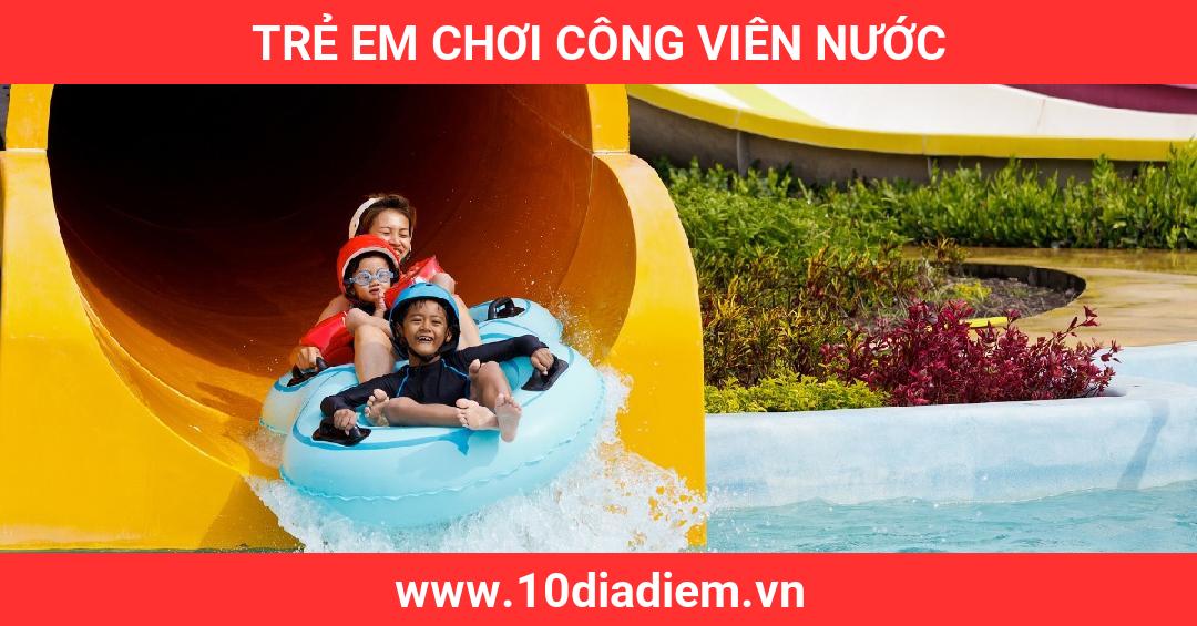 Trẻ em chơi công viên nước Trẻ em chơi công viên nước